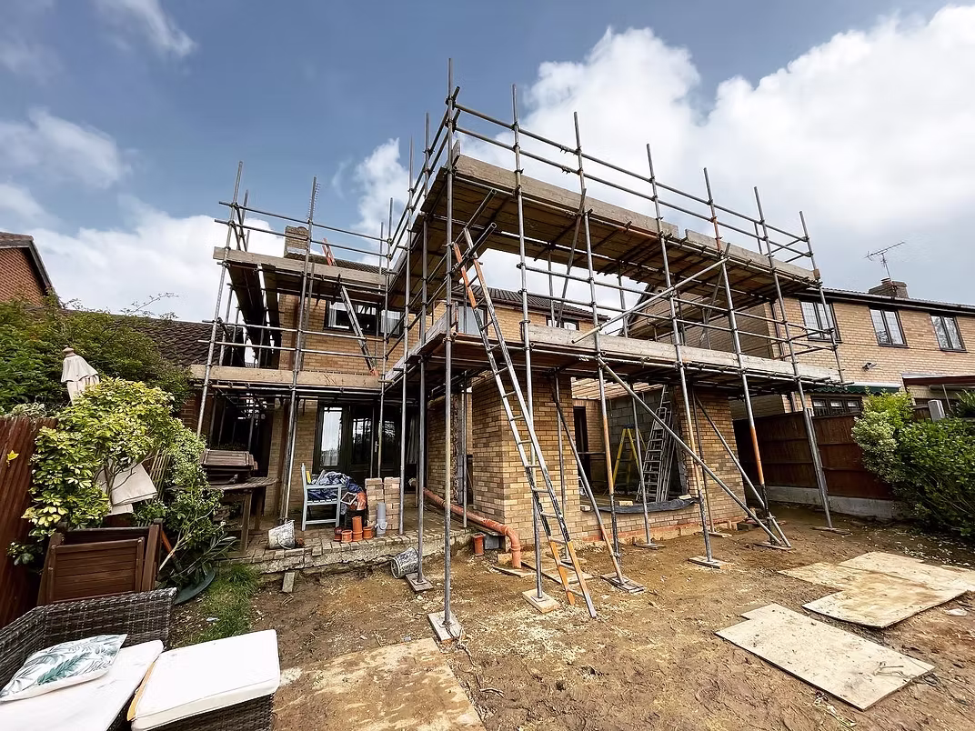 bespoke-garden-room-side-view-cladding-hullbridge-essex