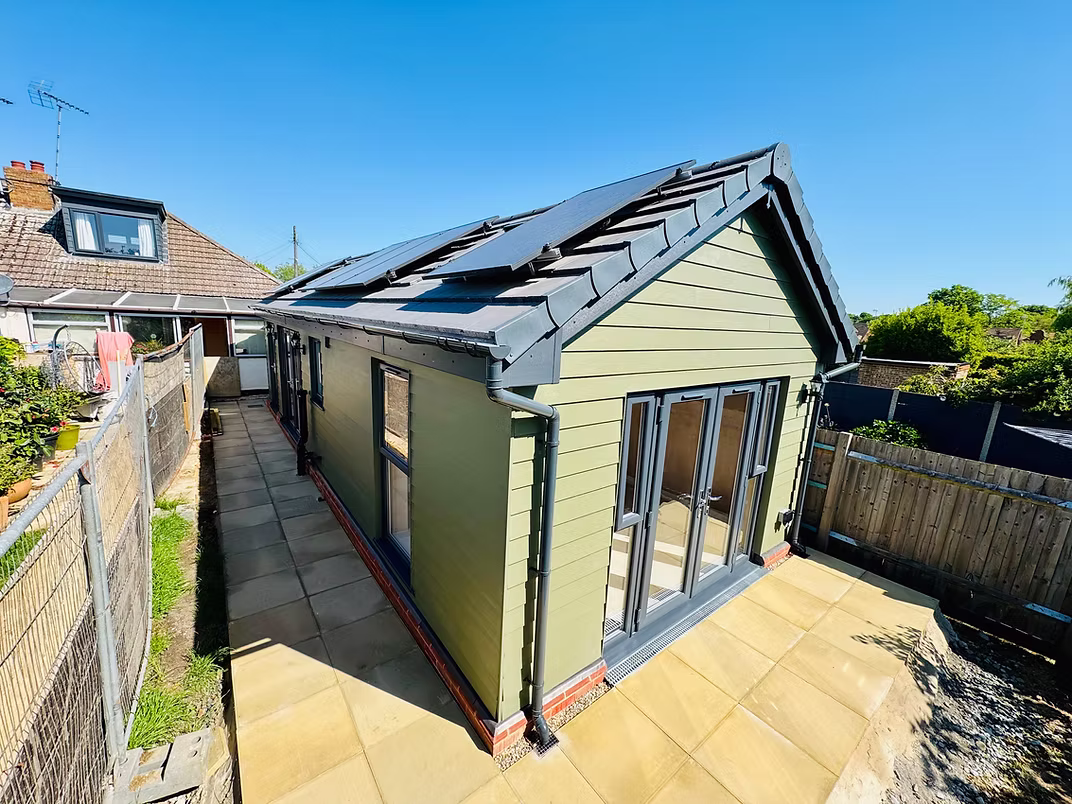bespoke-garden-room-side-view-cladding-hullbridge-essex